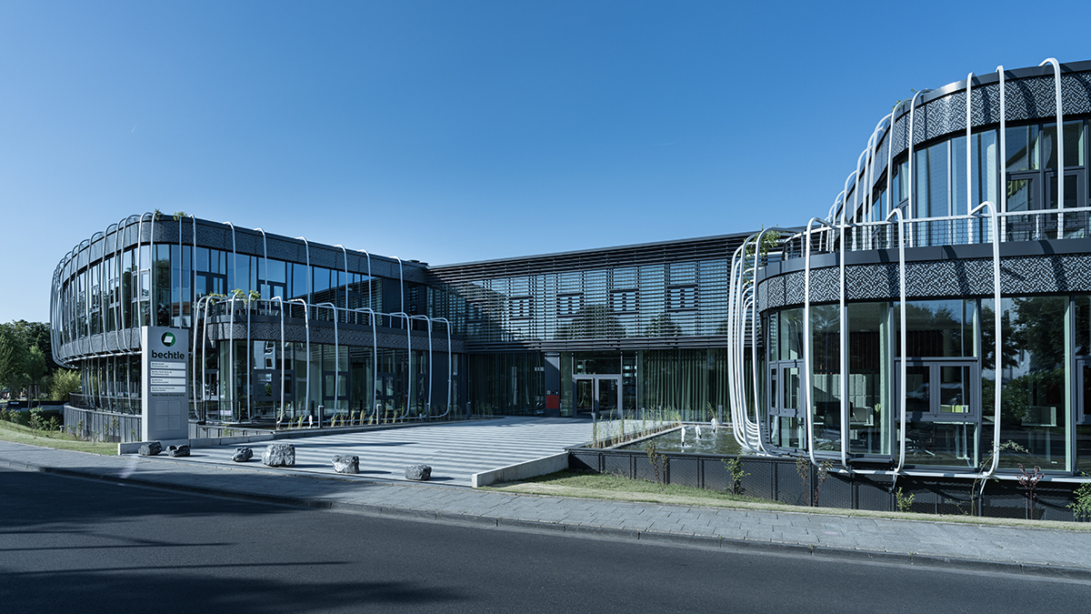 Außenansicht des Büroneubaus an der Max-Planck-Straße in Köln.